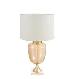 La lampada da tavolo o comodino OLIMPIA con paralume bianco un mix di tre materiali vetro dorato, metallo e tessuto ignifugo.