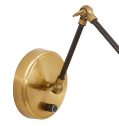 Particolare attacco al muro in metallo ottone