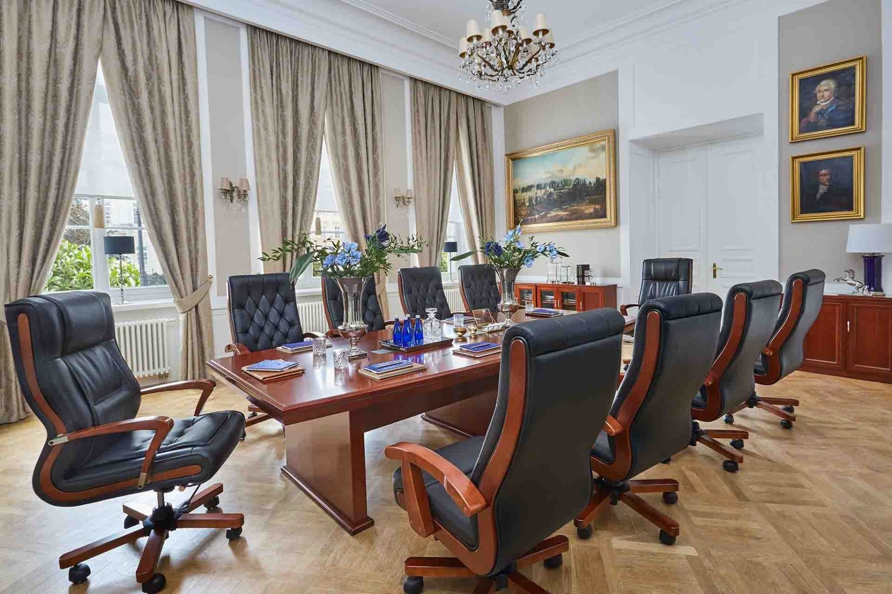 Compra ora tavoli da conferenza prezzi convenienti. Arrediorg offre i migliori arredi per ufficio tavoli da riunioni