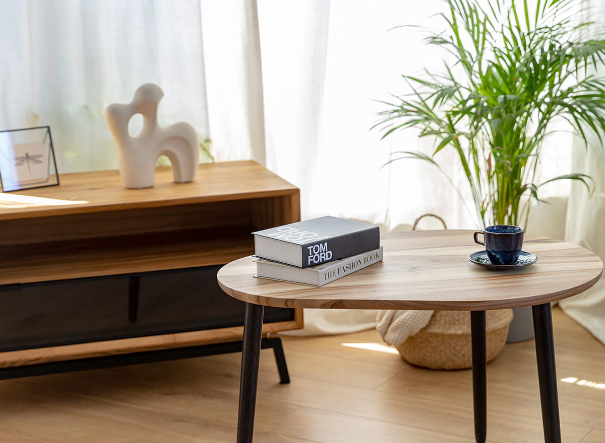 Scopri tutti i tavolini in legno per casa, i nostri prodotti sono realizzati con materiali di alta qualità tavolino in legno per casa